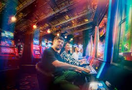 Studio dealer langsung Asia Gaming dengan host profesional dan teknologi multi-kamera